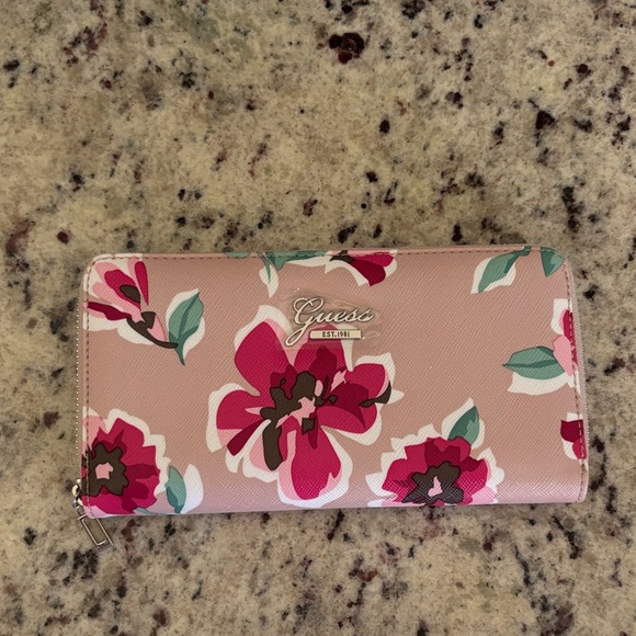 Brand New Guess Wallet - Picture 1 of 4